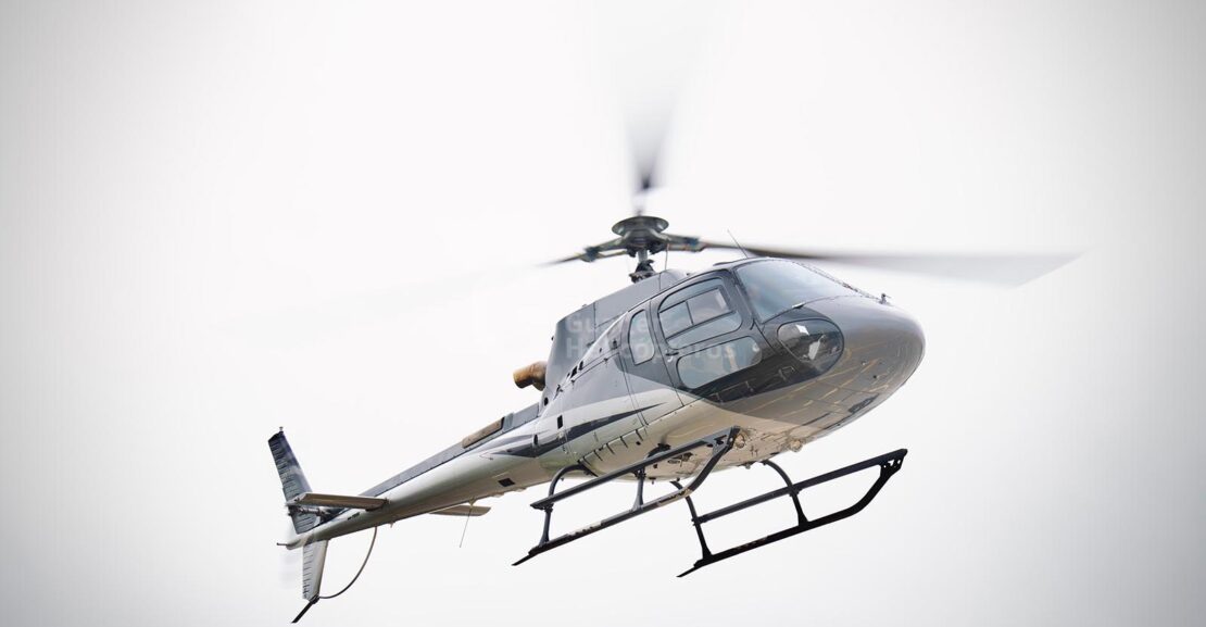 AS350B3e H125 ano dois mil e treze na cor prata e branca à venda na Gualter Helicópteros