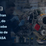 Dois técnicos da Safran montam o motor Arriel 2K na fábrica de Bordes, em imagem que anuncia a certificação EASA do turbomotor que equipa o AW09